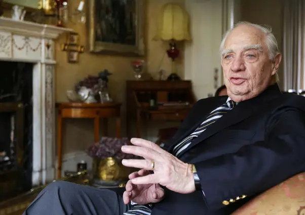  ??  ?? MR GLOBALISAT­ION: Peter Sutherland at home in 2016. Photo: David Conachy