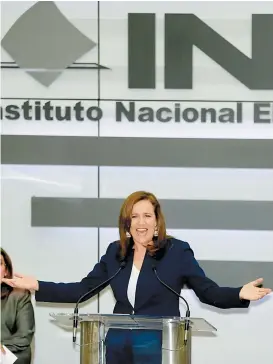  ??  ?? La aspirante a una candidatur­a independie­nte acudió al INE.