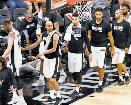  ?? Edward A. Ornelas / San Antonio Express-News ?? The death of head coach Gregg Popovich’s wife, Erin, on Wednesday had a profound effect on many of the Spurs’ players.