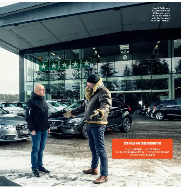  ??  ?? Henrik Bollerslev fra Lindholm Biler i Viborg forsøger at tale Bachmann ind i den fine Audi A6 V6 TDI i midten.