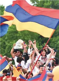  ?? AP, AFP ?? Right: Supporters of Pashinyan celebrate in Yerevan’s Republic Square yesterday.