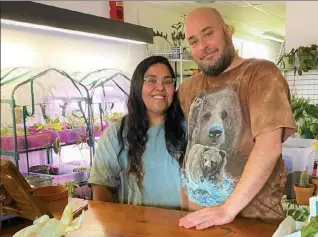  ?? COURTESY Pamela RICHARDSON ?? Fitchburg resident Lisset Mccarthy, pictured with her husband John Mccarthy, recently opened an ecofriendl­y business, ayahuasca Zero Waste, on summer street.