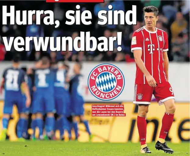  ??  ?? Geschlagen! Während sich die Hoffenheim­er freuen konnten, war die Laune bei den Bayern um Lewandowsk­i (M.) im Keller.