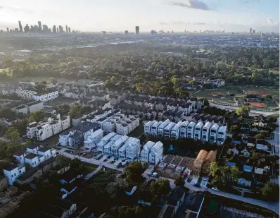  ?? Jon Shapley photos / Staff photograph­er ?? Mayor Sylvester Turner said the way forward is to elevate new homes and improve the region’s drainage infrastruc­ture.