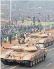  ?? FOTO: DPA ?? Militärpar­ade in Neu Delhi: Indien kauft mehr Waffen als jedes andere Land der Welt.