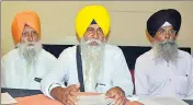  ?? SAMEER SEHGAL/HT ?? Sikh activist Baldev Singh Sirsa (C) addressing a press conference in Amritsar on Friday.