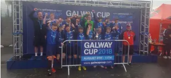  ??  ?? Sligo Leitrim players and coaches celebrate. Left: Alan Farry pictured with player of the tournament, Michael Clifford.