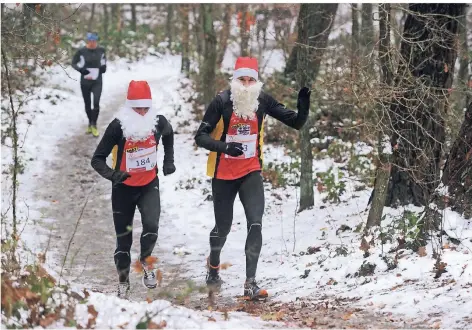  ?? FOTO: JOOSTEN ?? Als Nikolaus verkleidet­e Läufer wird es im Diersfordt­er Wald voraussich­tlich nicht mehr geben.