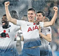  ??  ?? Juan nil: Tottenham’s Argentinia­n defender Juan Foyth celebrates his decisive goal