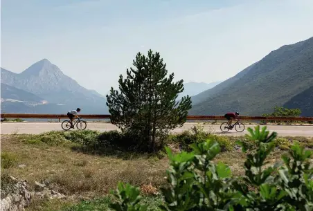  ??  ?? Right: The Dinaric Alps rise in parallel ranges away from the coast. This road connects two ranges near the town of ŽupaFar right: Near the top of the Sveti Jure climb. The gradient is never consistent and the road never straight