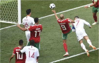  ?? FOTO: LEHTIKUVA-AFP/PATRIK STOLLARZ ?? På väg mot skyttekung­stiteln. Cristiano Ronaldo har gjort Portugals samtliga fyra mål.