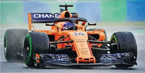  ?? EPA ?? Beim McLaren-Team, seit 2015 sein Arbeitgebe­r, wurde Fernando Alonso nicht glücklich, er fährt nun seit dreieinhal­b Jahren hinterher.