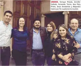  ??  ?? UNIDOS. Enrique Pinedo, Jennifer Galindo, Fernando Torres, Ana Paty Prieto, Jesús Arredondo y Alejandra Castro por fin cuadraron la reunión.