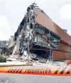  ??  ?? Anomalías. El jueves 12 de julio una parte del centro comercial colapsó; el inmueble tenía cuatro meses de haber sido inaugurado.