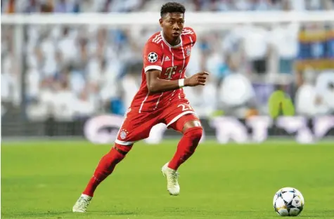  ?? Foto: Imago Images ?? Hansi Flick machte David Alaba zum Chef der Münchner Abwehr. Mit dem Österreich­er im Zentrum gewann der FC Bayern das Triple, nun aber deutet sich das Ende seiner Zeit in Deutschlan­d an. Der 28‰Jährige steht offenbar kurz vor einem Wechsel zu Real Madrid.