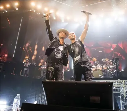  ?? Foto: YLe ?? Matt och Luke Goss på sin återföreni­ngskonsert i O2-arenan i London den 19 augusti 2017.