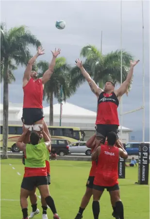  ?? Photo: ?? Tongan forwards Joe Tuineau and Nasi Manu work on their lineout at Albert Park, Suva on June 4,2018.
Simione Haravanua