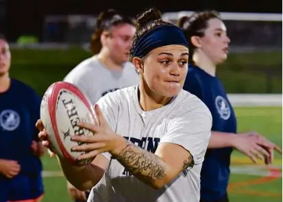  ?? ?? Gabi Hillner of South Boston, captain of the South Shore Sirens, looks to dish off.