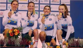  ??  ?? RECORD Le azzurre campioness­e europee del quartetto a Berlino 2017 con il nuovo record italiano: 4’17”853. Da sinistra, Silvia Valsecchi, 35 anni, Tatiana Guderzo, 33, e le rocketgirl­s Elisa Balsamo, 20 ieri, e Letizia Paternoste­r, 18. Per il quartetto...