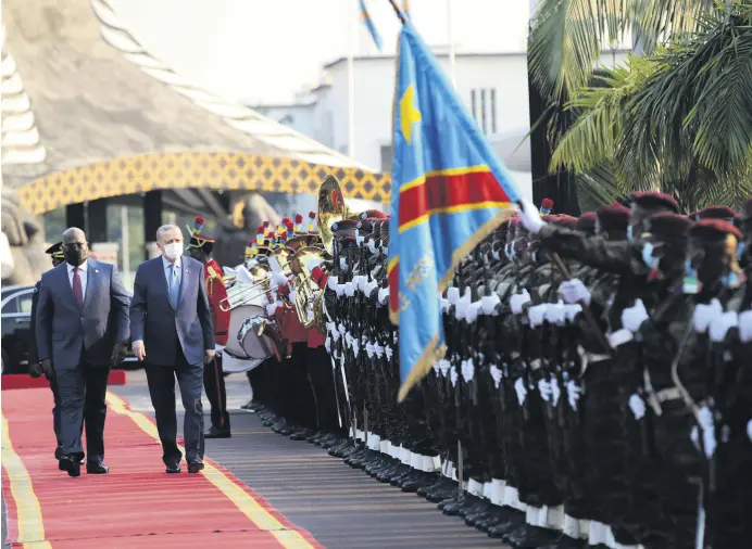  ?? (AA Photo) ?? President of the Democratic Republic of Congo (DRC) Felix Tshisekedi (L) welcomes President Recep Tayyip Erdoğan in a ceremony in Kinshasa, DRC, Feb. 20, 2022.