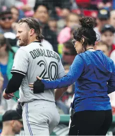  ?? OMAR RAWLINGS/GETTY IMAGES ?? Toronto Blue Jays third baseman Josh Donaldson leaves Monday’s game against the Boston Red Sox at Fenway Park in the fifth inning after straining his right calf.