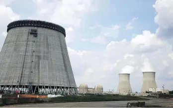  ?? THE ASSOCIATED PRESS/JOHN BAZEMORE/FILES ?? Plant Vogtle power plant in Waynesboro, Ga. features Westinghou­se reactors. Westinghou­se, which filed for bankruptcy protection last March, is part of a U.S. consortium pursuing contracts to build two nuclear reactors along the Persian Gulf.