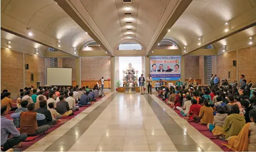  ??  ?? Interior view of Dhamma hall with concrete barrel vault roof as a gesture of ancient Buddhist caves