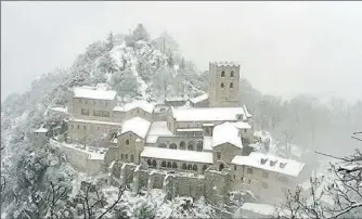  ??  ?? St Martin et les contrefort­s du Canigou sous la neige (photo Cédric Marchal)