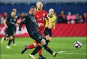  ?? GETTY IMAGES ?? “We don’t pay a whole lot of attention to who the favorites are ... We feel good about the group that we have,” says Toronto FC’s Michael Bradley (right).