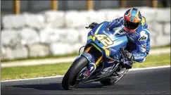  ?? SUZUKI ?? ANCAMAN: Alex Rins menjajal motor Suzuki di Phillip Island, Australia, pekan lalu.