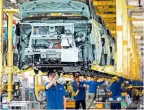  ?? ?? Workers assemble newenergy vehicles at an automobile company in Liuzhou, Guangxi Zhuang Autonomous Region, on August 12, 2021
