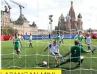  ?? ANGGER BONDAN/JAWA POS ?? KUNO: Replika trofi Jules Rimet dipajang di FIFA World Football Museum. Ini adalah tiruan trofi yang diberikan kepada juara Piala Dunia perdana, Uruguay.