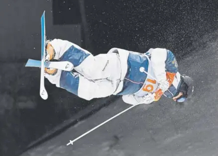  ?? Hyoung Chang, The Denver Post ?? Casey Andringa, competing Monday in moguls skiing, decided not to play it safe in the super final, in which he was the only American among six contestant­s. Andringa did an extremely hard trick, but his landing was flawed.