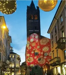  ??  ?? Monza, luci natalizie sulla torre campanaria dell’Arengario, l’antico palazzo comunale risalente al XIII secolo. Foto di Bruno Tagliabue. (Inviate le foto, ovviamente scattate da voi, a questi indirizzi: lettere@ corriere.it e su Instagram @corriere)