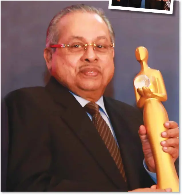  ??  ?? M.P. Purushotha­man, Chairman & Managing Director, Empee Group, received the award for DDP Trailblaze­r. He is felicitate­d by SanJeet,t, Director, DDP Group; Dr. A Jayathilak, Chairman Spices Board of India and Arni Sapkal, Gladrags Mrs. India Mumbai 2017