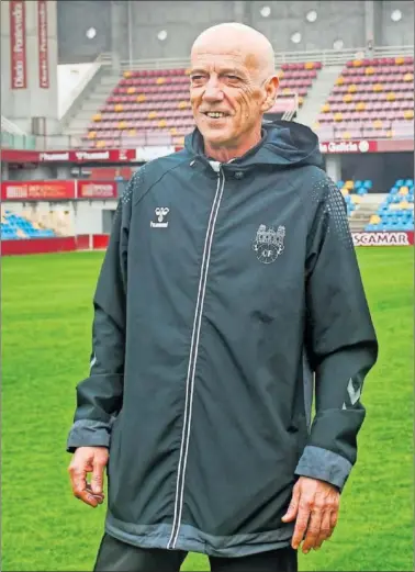  ?? ?? Juan Señor, en el estadio de Pasarón después de un entrenamie­nto del Pontevedra.