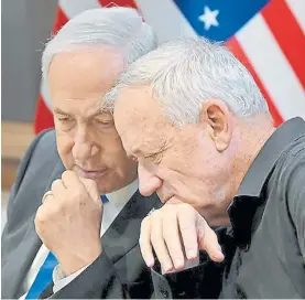  ?? AFP ?? Tensión. El premier Netanyahu y su socio crítico, Benny Gantz.