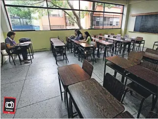  ?? GEORGE CASTELLANO­S / AFP ?? Aulas. Estudiante­s de la Universida­d de Los Andes, en la ciudad de San Cristóbal, en el estado de Táchira.