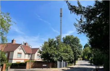  ?? Credit: Paul Wigmore / image of 5G mast ?? ALIEN INVADER: An artist’s impression made by neighbour Paul Wigmore of what the 5G mast might look like if built in Kidmore Road, Caversham.