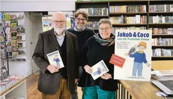  ?? RP-FOTO: WOLFGANG KAISER ?? Stellten das neue Buch vor (von links): Jürgen „Moses“Pankarz, Dirk Lewejohann von der Thomas-Buchhandlu­ng und Bettina Landmann.