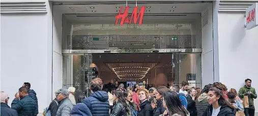  ?? ALBERTO R. ROLDÁN ?? Fachada de una tienda del grupo H&M en la Gran Vía de Madrid