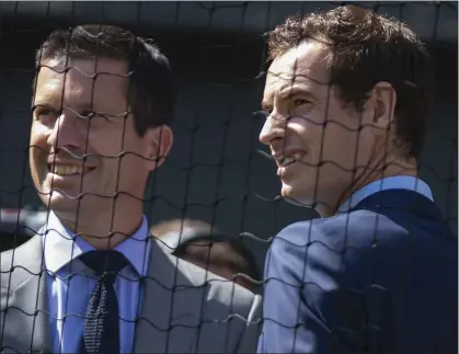  ??  ?? English tennis legend Tim Henman has watched Andy Murray practice recently and is impressed