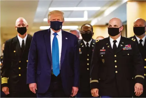  ?? ALEX EDELMAN/AFP ?? PAKAI MASKER: Presiden AS Donald Trump saat tiba di Pusat Kesehatan Militer Walter Reed National, Maryland, pada Sabtu (11/7).