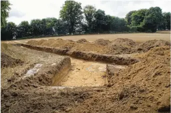  ??  ?? Environ 15 % de la surface totale du chantier aura fait l’objet de fouilles. Sur certaines parcelles, elles reprendron­t après l’ensilage.