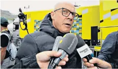  ??  ?? One-two finish: Dave Brailsford reacts to the Tour de France victory of Team Ineos