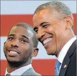  ??  ?? 歐巴馬總統與洛杉磯快­艇當家後衛保羅(左)21日在華府一同推廣­種族公正計畫「My Brother's Keeper」。
(Getty Images)