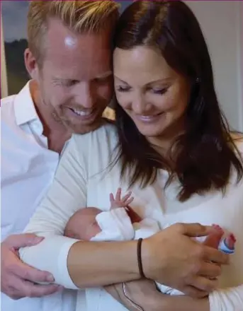  ??  ?? Proud parents: Claes Nilsson and Malin Stenberg with Vincent as a newborn