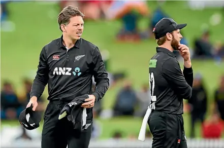 ?? GETTY IMAGES ?? Don’t forget about me skip, Michael Bracewell, left, might be thinking as captain Kane Williamson pondered his bowling lineup against India in the second one-day internatio­nal against India that was washed out in Hamilton on Sunday.