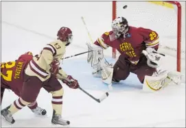  ?? Steve Nesius, ?? Boston College’s Johnny Gaudreau, centre, scores on Ferris State goalie Taylor Nelson during the third period of the NCAA Frozen Four hockey championsh­ip game in Tampa, Fla., on Saturday night. Gaudreau is a Calgary Flames prospect.