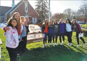  ?? Kathy Marinaccio / Contribute­d photo ?? A group gets ready for “The The Big Sleep Out” near the Guilford town green in 2018. The event was intended to raise awareness about homelessne­ss.